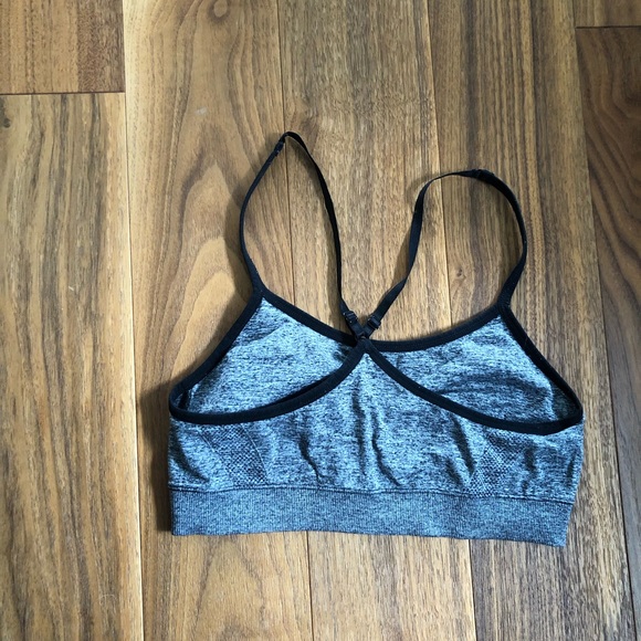 Bundle of 2 sports bras - forever 21 and Spalding - Picture 3 of 7